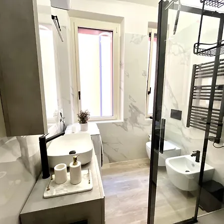 Garibaldi Living - Centro Storico Apartment *